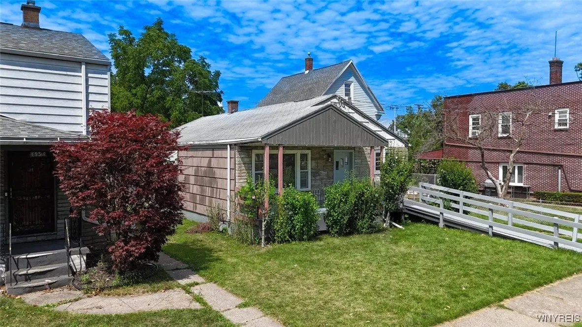 1962 Falls Street, Niagara Falls, New York 14303, Niagara Falls, New York 14303, 3 Bedrooms Bedrooms, 6 Rooms Rooms,1 BathroomBathrooms,Residential,For Sale,1962 Falls Street, Niagara Falls, New York 14303,B1623816