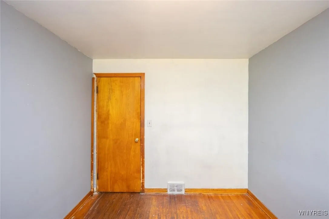 1962 Falls Street, Niagara Falls, New York 14303, Niagara Falls, New York 14303, 3 Bedrooms Bedrooms, 6 Rooms Rooms,1 BathroomBathrooms,Residential,For Sale,1962 Falls Street, Niagara Falls, New York 14303,B1623816