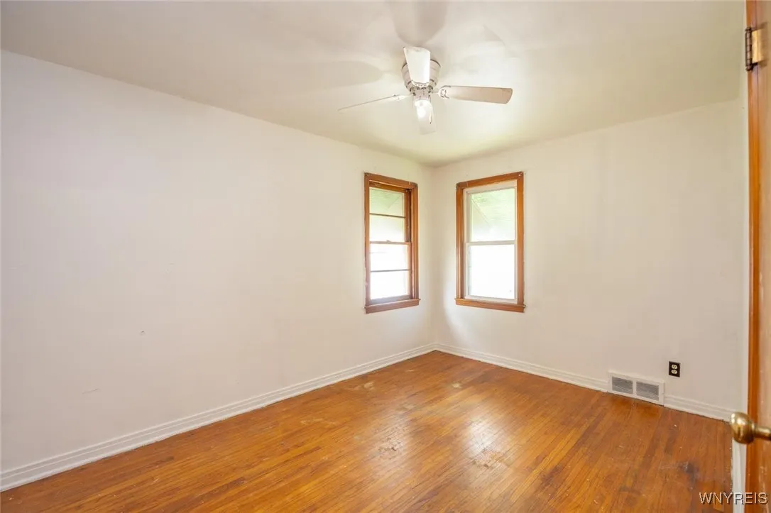 1962 Falls Street, Niagara Falls, New York 14303, Niagara Falls, New York 14303, 3 Bedrooms Bedrooms, 6 Rooms Rooms,1 BathroomBathrooms,Residential,For Sale,1962 Falls Street, Niagara Falls, New York 14303,B1623816