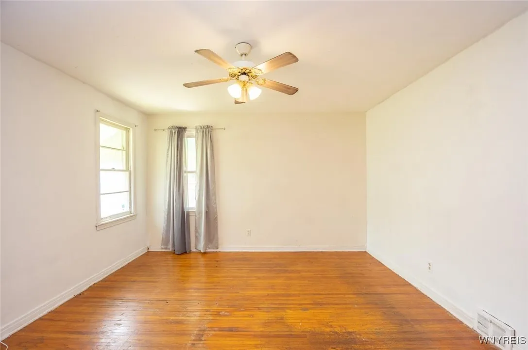 1962 Falls Street, Niagara Falls, New York 14303, Niagara Falls, New York 14303, 3 Bedrooms Bedrooms, 6 Rooms Rooms,1 BathroomBathrooms,Residential,For Sale,1962 Falls Street, Niagara Falls, New York 14303,B1623816