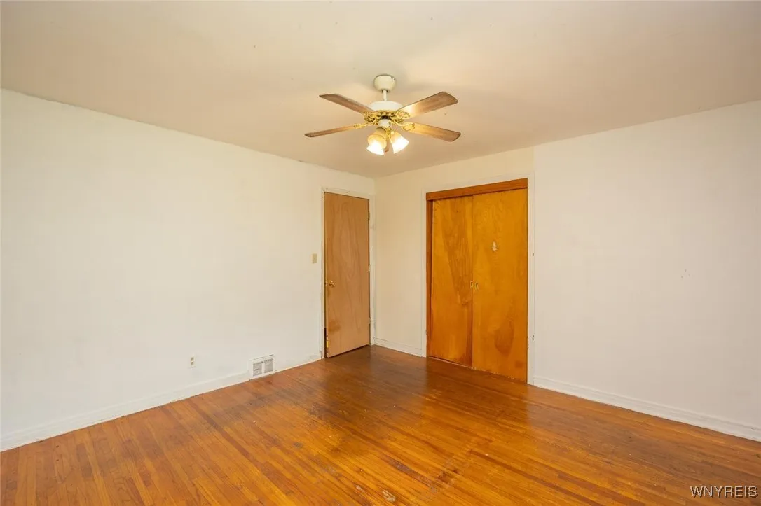 1962 Falls Street, Niagara Falls, New York 14303, Niagara Falls, New York 14303, 3 Bedrooms Bedrooms, 6 Rooms Rooms,1 BathroomBathrooms,Residential,For Sale,1962 Falls Street, Niagara Falls, New York 14303,B1623816