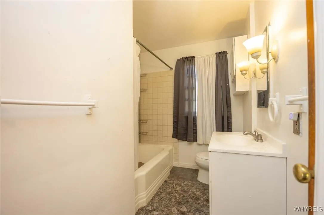 1962 Falls Street, Niagara Falls, New York 14303, Niagara Falls, New York 14303, 3 Bedrooms Bedrooms, 6 Rooms Rooms,1 BathroomBathrooms,Residential,For Sale,1962 Falls Street, Niagara Falls, New York 14303,B1623816
