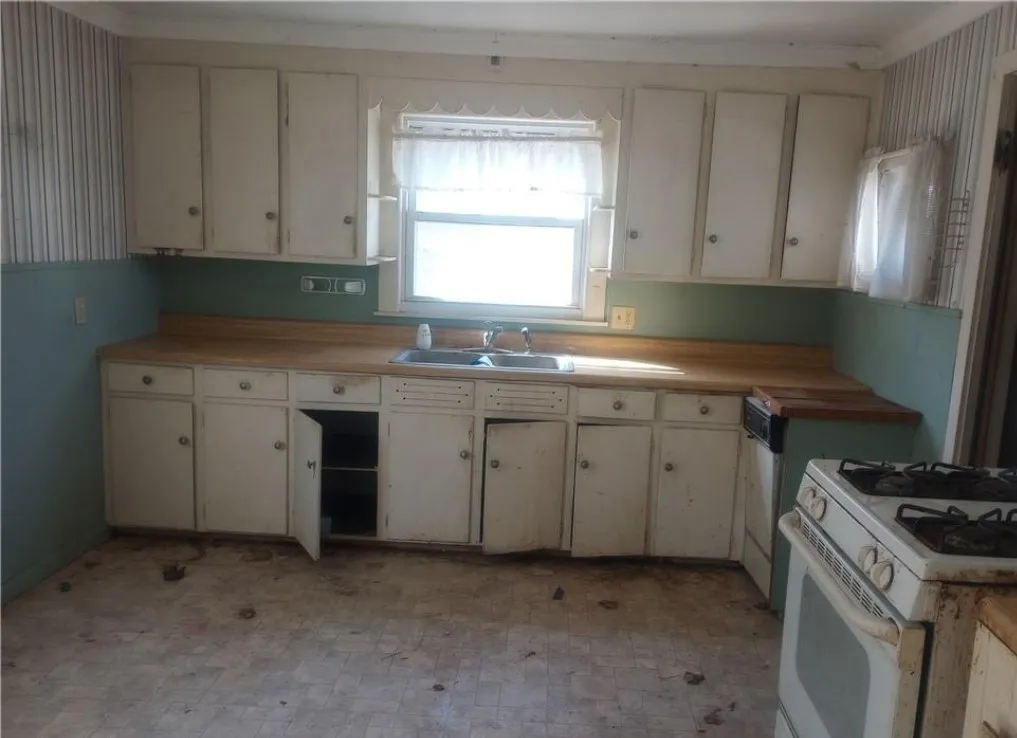 577 West High St, Erwin, New York 14870, Erwin, New York 14870, 2 Bedrooms Bedrooms, 6 Rooms Rooms,1 BathroomBathrooms,Residential,For Sale,577 West High St, Erwin, New York 14870,R1624074