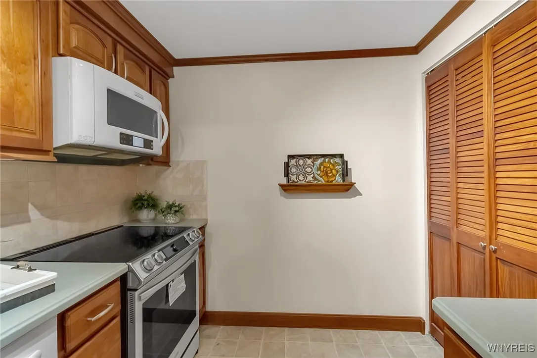 18 Thomas Jefferson Lane L, Amherst, New York 1422, Amherst, New York 14226, 2 Bedrooms Bedrooms, 5 Rooms Rooms,1 BathroomBathrooms,Residential,Closed,18 Thomas Jefferson Lane L, Amherst, New York 1422,0,B1624064