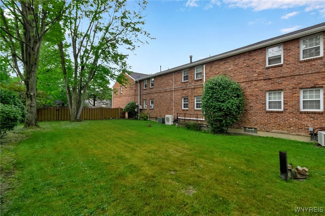 18 Thomas Jefferson Lane L, Amherst, New York 1422, Amherst, New York 14226, 2 Bedrooms Bedrooms, 5 Rooms Rooms,1 BathroomBathrooms,Residential,Closed,18 Thomas Jefferson Lane L, Amherst, New York 1422,0,B1624064