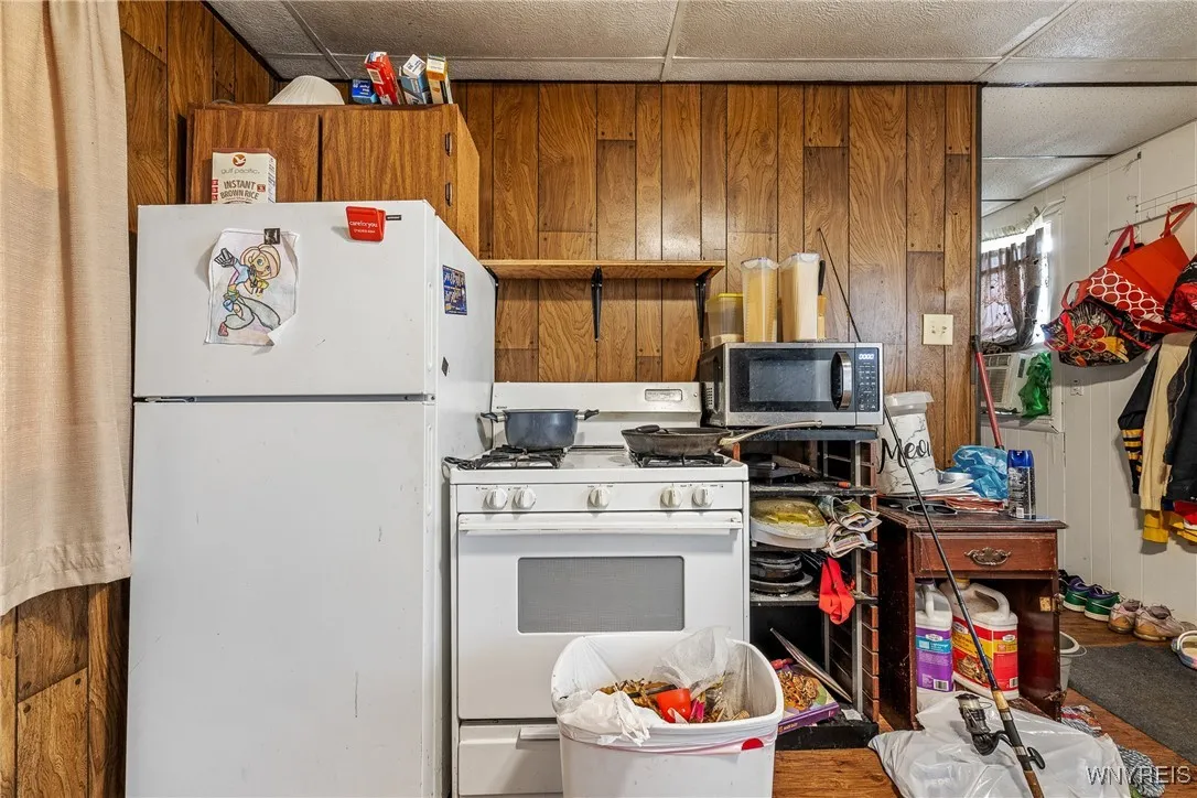94 Hertel Avenue, Buffalo, New York 14207, Buffalo, New York 14207, 3 Bedrooms Bedrooms, ,2 BathroomsBathrooms,Residential,For Sale,94 Hertel Avenue, Buffalo, New York 14207,B1624273