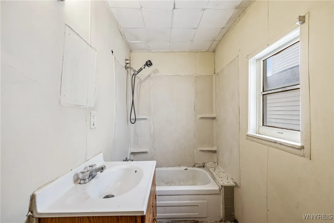 94 Hertel Avenue, Buffalo, New York 14207, Buffalo, New York 14207, 3 Bedrooms Bedrooms, ,2 BathroomsBathrooms,Residential,For Sale,94 Hertel Avenue, Buffalo, New York 14207,B1624273