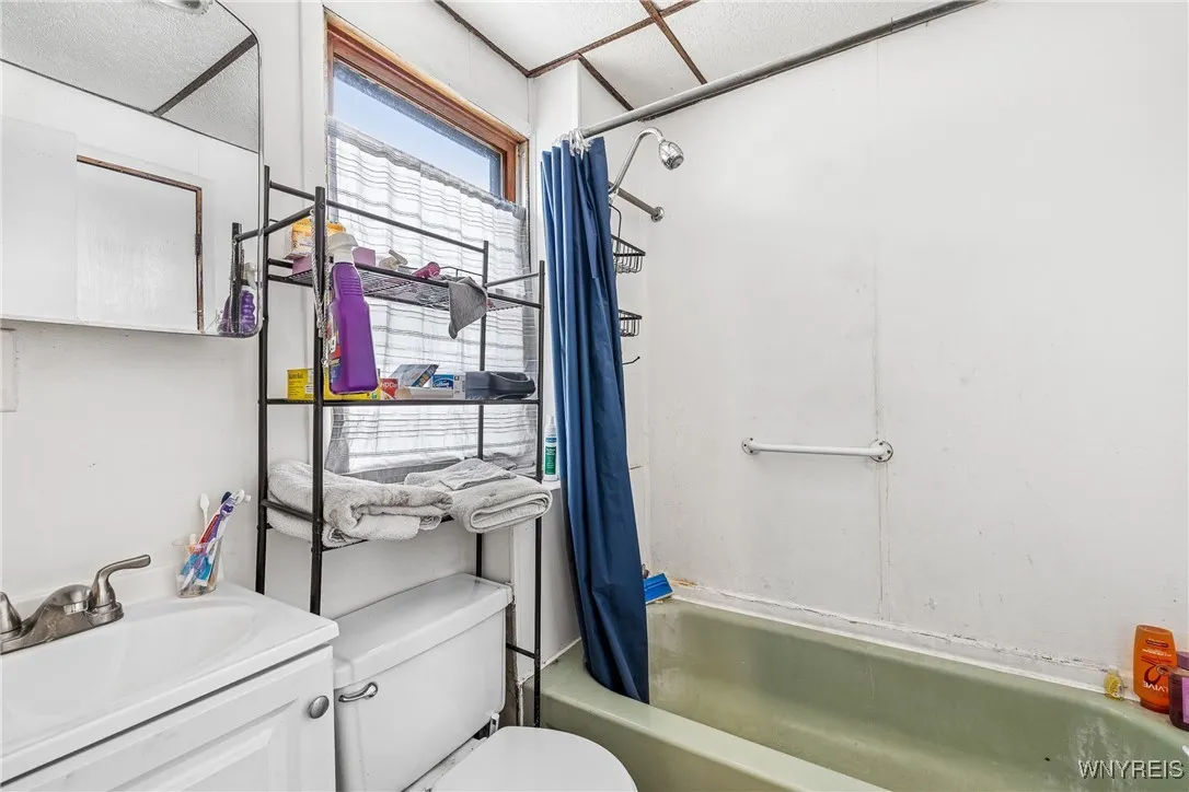 94 Hertel Avenue, Buffalo, New York 14207, Buffalo, New York 14207, 3 Bedrooms Bedrooms, ,2 BathroomsBathrooms,Residential,For Sale,94 Hertel Avenue, Buffalo, New York 14207,B1624273