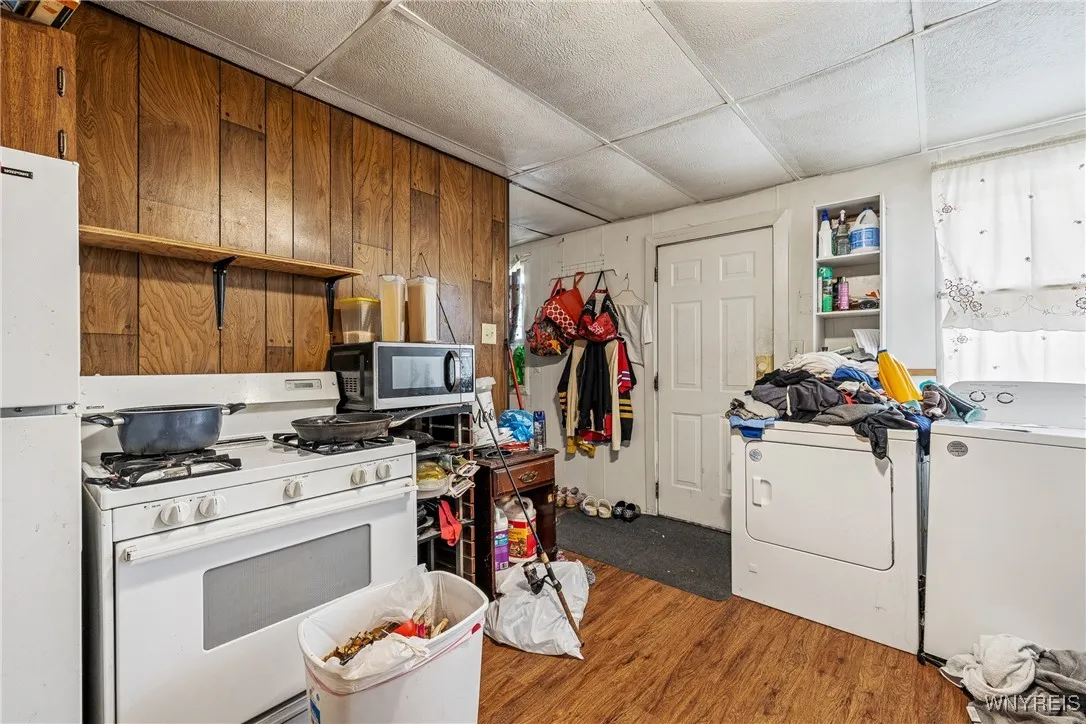 94 Hertel Avenue, Buffalo, New York 14207, Buffalo, New York 14207, 3 Bedrooms Bedrooms, ,2 BathroomsBathrooms,Residential,For Sale,94 Hertel Avenue, Buffalo, New York 14207,B1624273