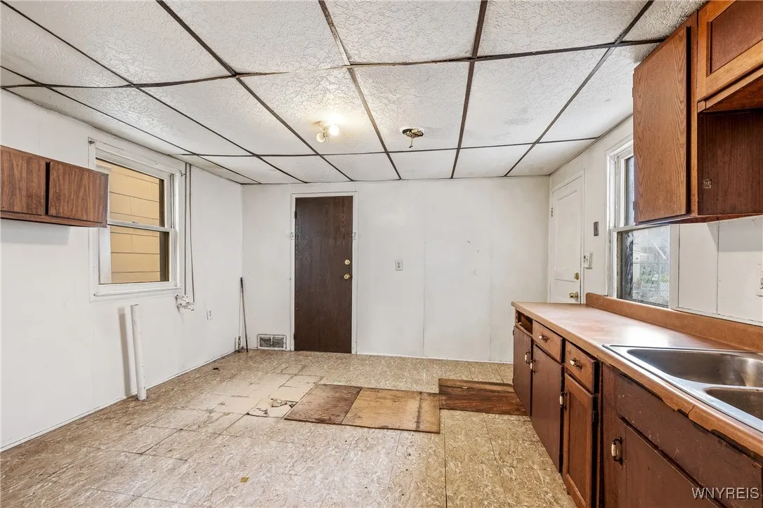 94 Hertel Avenue, Buffalo, New York 14207, Buffalo, New York 14207, 3 Bedrooms Bedrooms, ,2 BathroomsBathrooms,Residential,For Sale,94 Hertel Avenue, Buffalo, New York 14207,B1624273