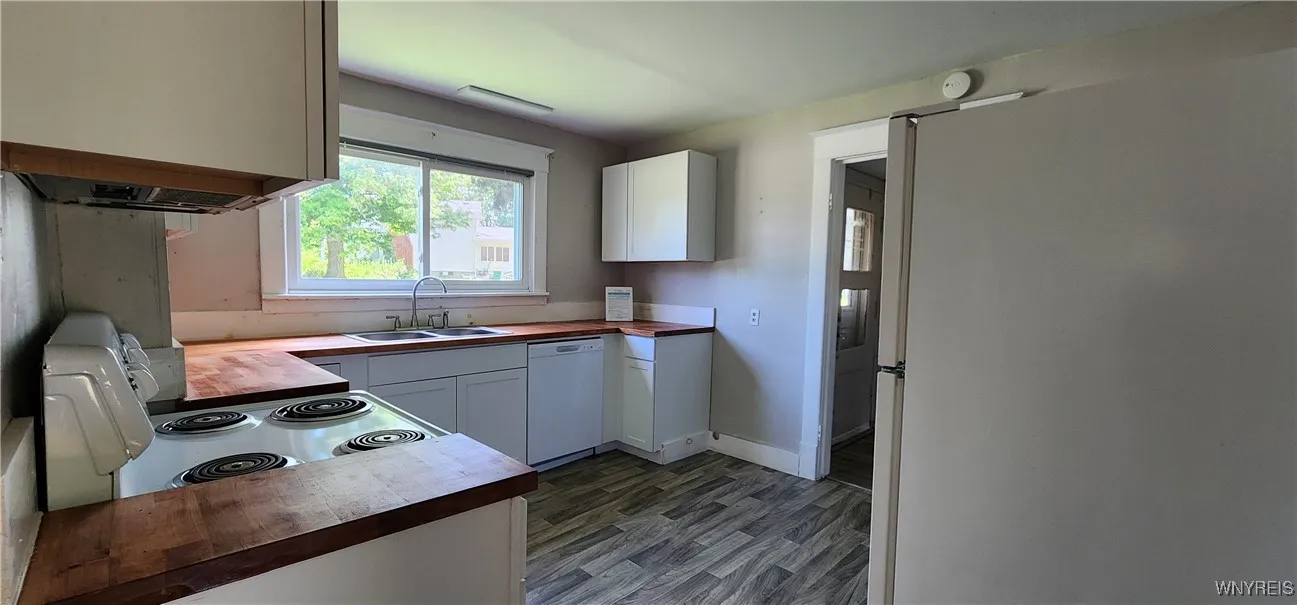5374 Ridge Road, Lockport Town, New York 14094, Lockport Town, New York 14094, 3 Bedrooms Bedrooms, 8 Rooms Rooms,2 BathroomsBathrooms,Residential,For Sale,5374 Ridge Road, Lockport Town, New York 14094,B1623967