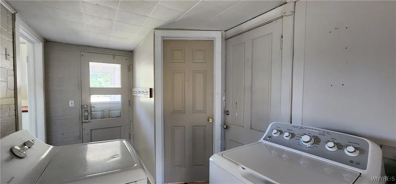 5374 Ridge Road, Lockport Town, New York 14094, Lockport Town, New York 14094, 3 Bedrooms Bedrooms, 8 Rooms Rooms,2 BathroomsBathrooms,Residential,For Sale,5374 Ridge Road, Lockport Town, New York 14094,B1623967