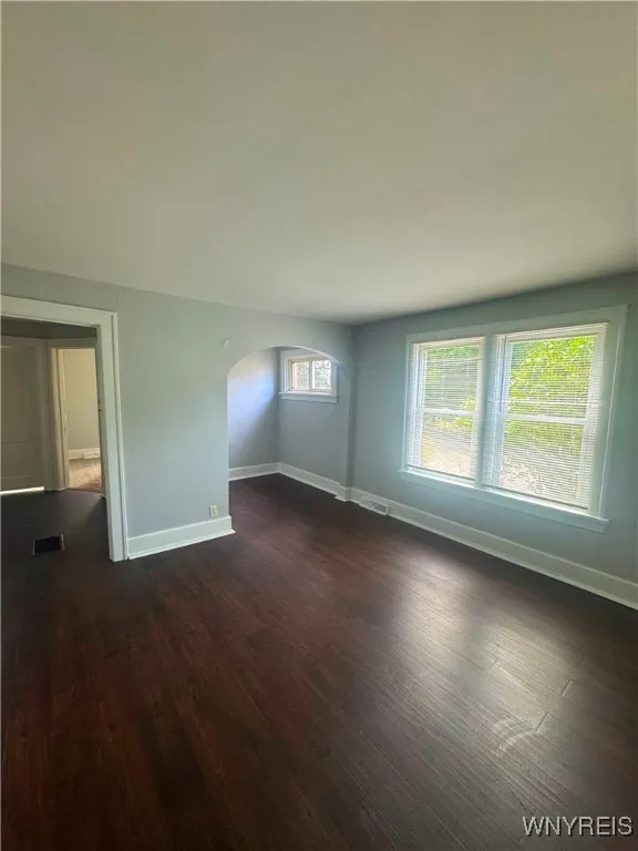 7 Winchester Place, Tonawanda, New York 14217, Tonawanda, New York 14217, 2 Bedrooms Bedrooms, 5 Rooms Rooms,1 BathroomBathrooms,Residential Lease,For Rent,7 Winchester Place, Tonawanda, New York 14217,B1624396