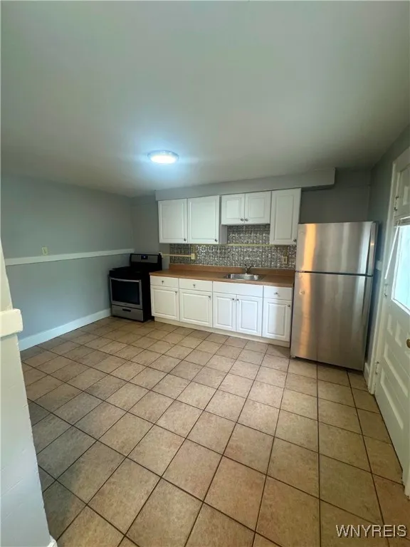 7 Winchester Place, Tonawanda, New York 14217, Tonawanda, New York 14217, 2 Bedrooms Bedrooms, 5 Rooms Rooms,1 BathroomBathrooms,Residential Lease,For Rent,7 Winchester Place, Tonawanda, New York 14217,B1624396