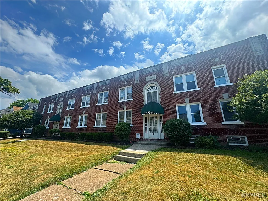 7 Winchester Place, Tonawanda, New York 14217, Tonawanda, New York 14217, 2 Bedrooms Bedrooms, 5 Rooms Rooms,1 BathroomBathrooms,Residential Lease,For Rent,7 Winchester Place, Tonawanda, New York 14217,B1624396
