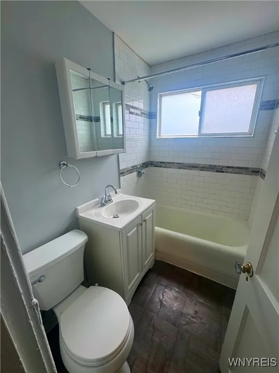 7 Winchester Place, Tonawanda, New York 14217, Tonawanda, New York 14217, 2 Bedrooms Bedrooms, 5 Rooms Rooms,1 BathroomBathrooms,Residential Lease,For Rent,7 Winchester Place, Tonawanda, New York 14217,B1624396