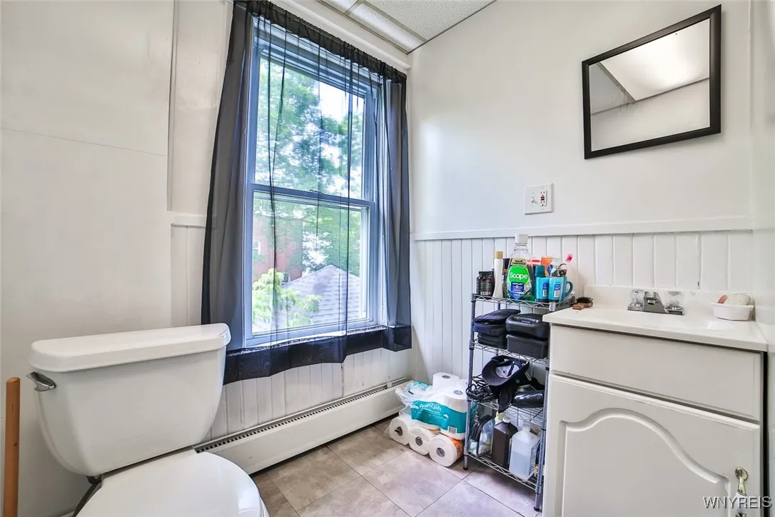 1811 Weston #2 Bathroom