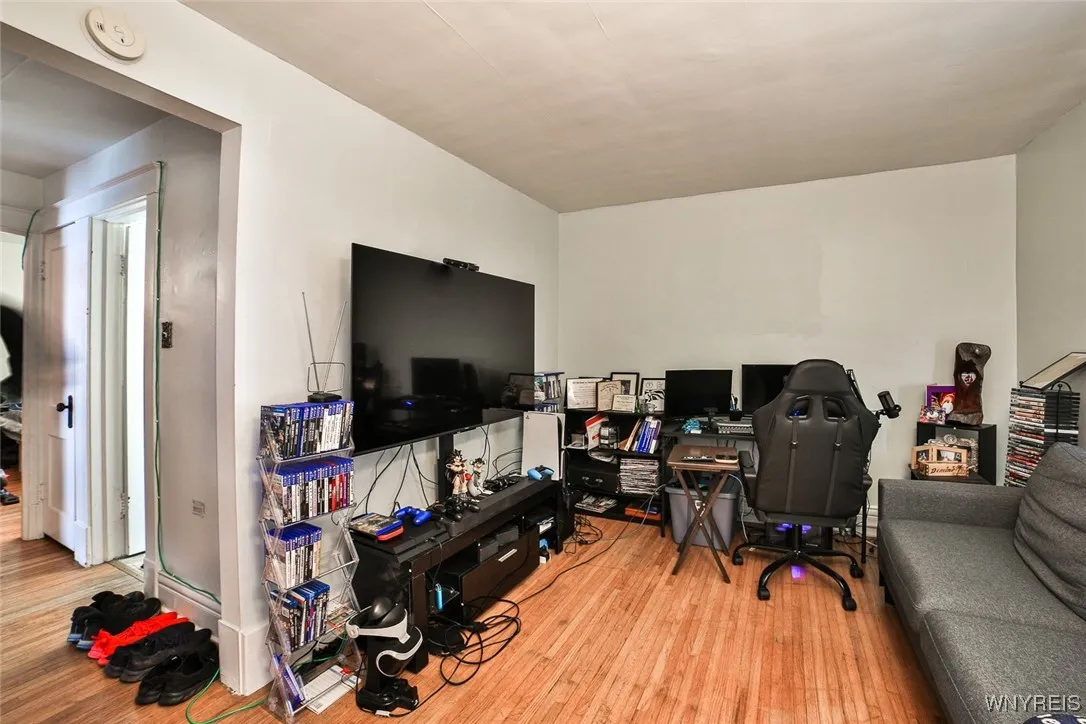 1811 Weston #2 Living Room