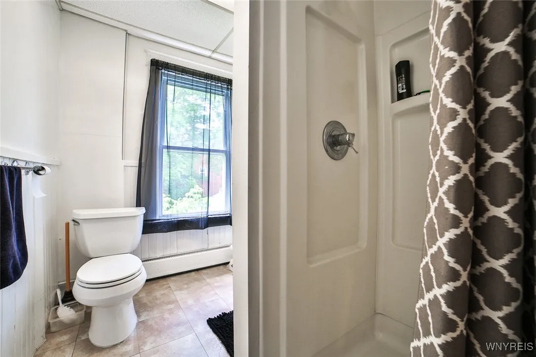 1811 Weston #2 Bathroom