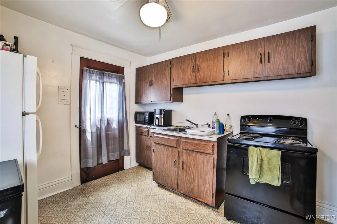 1811 Weston #2 Kitchen