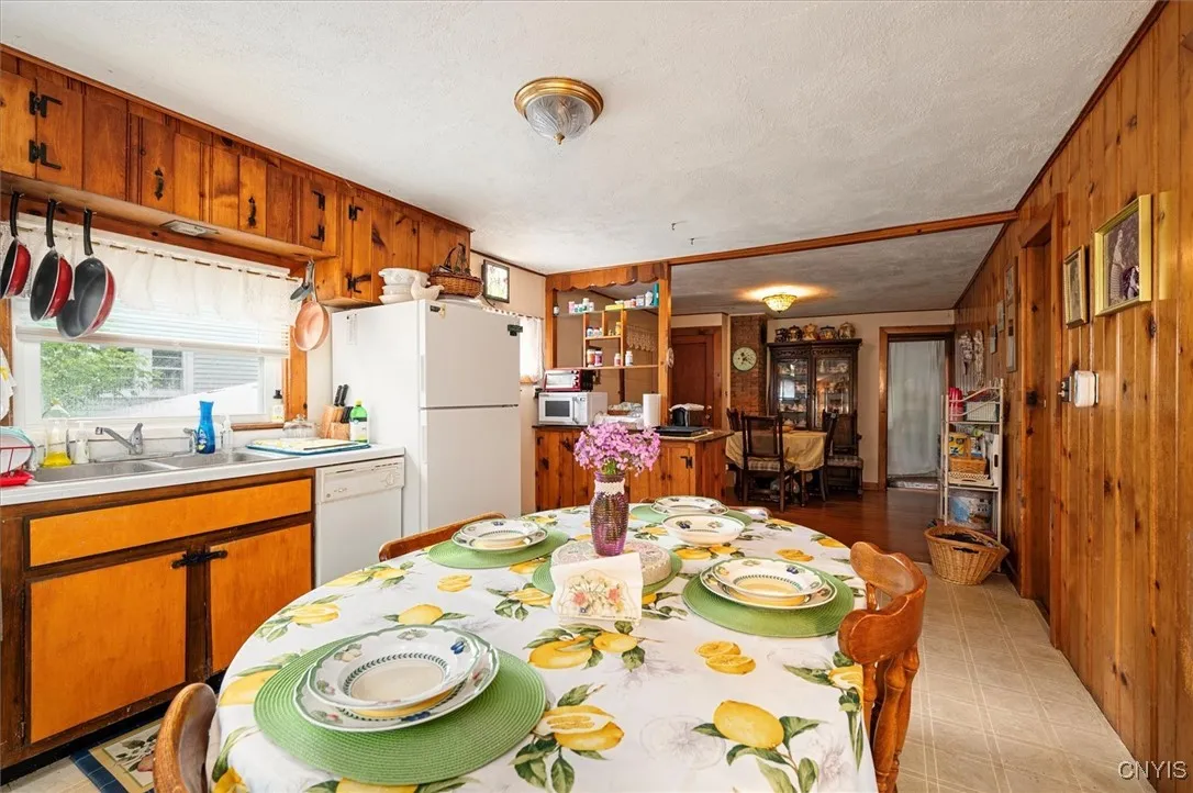 3904 Fountain Street, Kirkland, New York 13323, Kirkland, New York 13323, 4 Bedrooms Bedrooms, 7 Rooms Rooms,2 BathroomsBathrooms,Residential,For Sale,3904 Fountain Street, Kirkland, New York 13323,S1624355