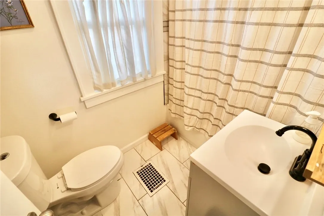 125 Devon Road, Rochester, New York 14619, Rochester, New York 14619, 3 Bedrooms Bedrooms, 7 Rooms Rooms,1 BathroomBathrooms,Residential,For Sale,125 Devon Road, Rochester, New York 14619,R1624280