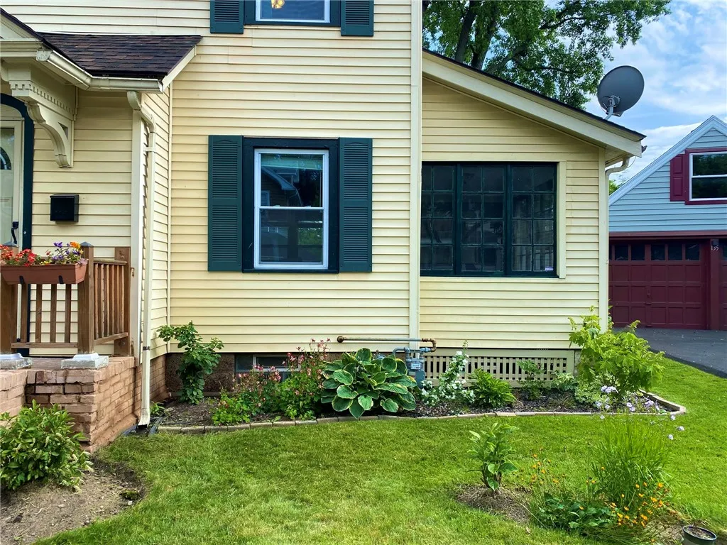 125 Devon Road, Rochester, New York 14619, Rochester, New York 14619, 3 Bedrooms Bedrooms, 7 Rooms Rooms,1 BathroomBathrooms,Residential,For Sale,125 Devon Road, Rochester, New York 14619,R1624280