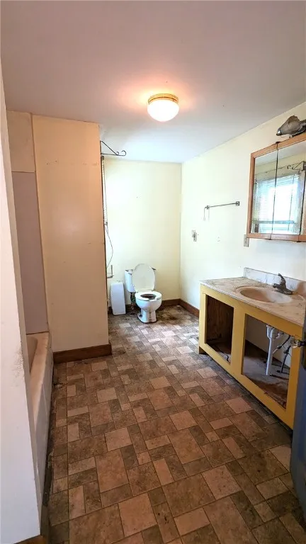 Large full bath on 1st floor