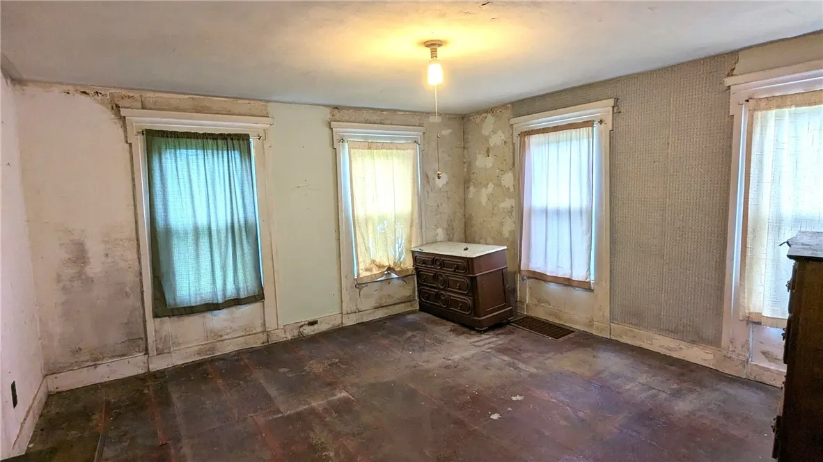 Spacious room on 1st floor. Could be nice main bedroom
