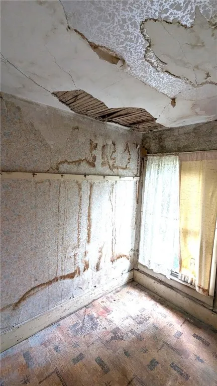 Possible full bathroom, walk in closet