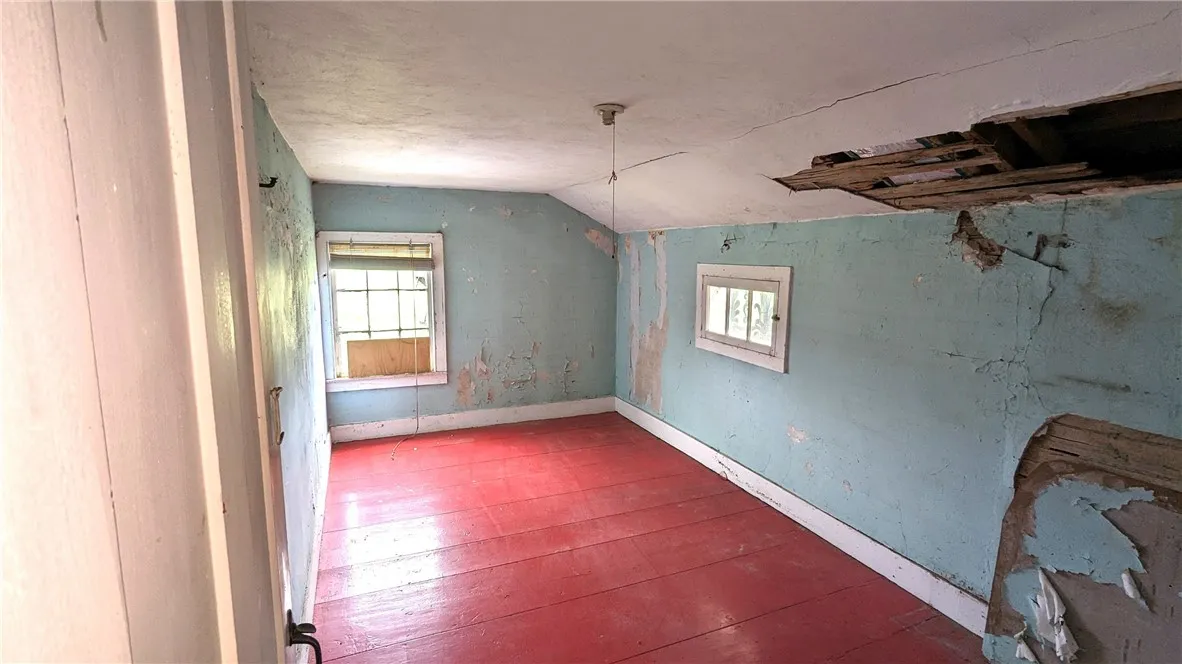The 2nd floor continures