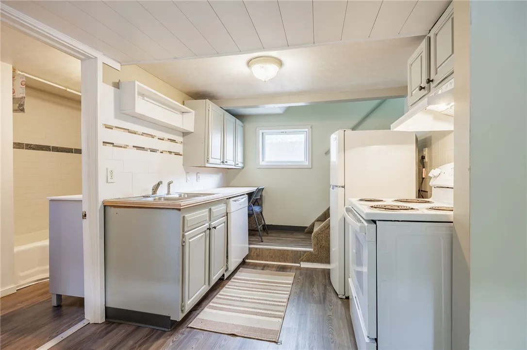 332 Cascade Place, Irondequoit, New York 14609, Irondequoit, New York 14609, 2 Bedrooms Bedrooms, 5 Rooms Rooms,1 BathroomBathrooms,Residential,For Sale,332 Cascade Place, Irondequoit, New York 14609,R1624085