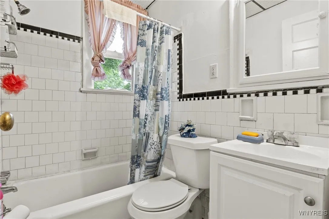 217 East Utica Street S, Buffalo, New York 14208, Buffalo, New York 14208, 6 Bedrooms Bedrooms, ,4 BathroomsBathrooms,Residential,For Sale,217 East Utica Street S, Buffalo, New York 14208,B1624401