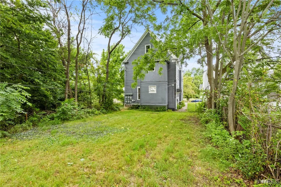 217 East Utica Street S, Buffalo, New York 14208, Buffalo, New York 14208, 6 Bedrooms Bedrooms, ,4 BathroomsBathrooms,Residential,For Sale,217 East Utica Street S, Buffalo, New York 14208,B1624401