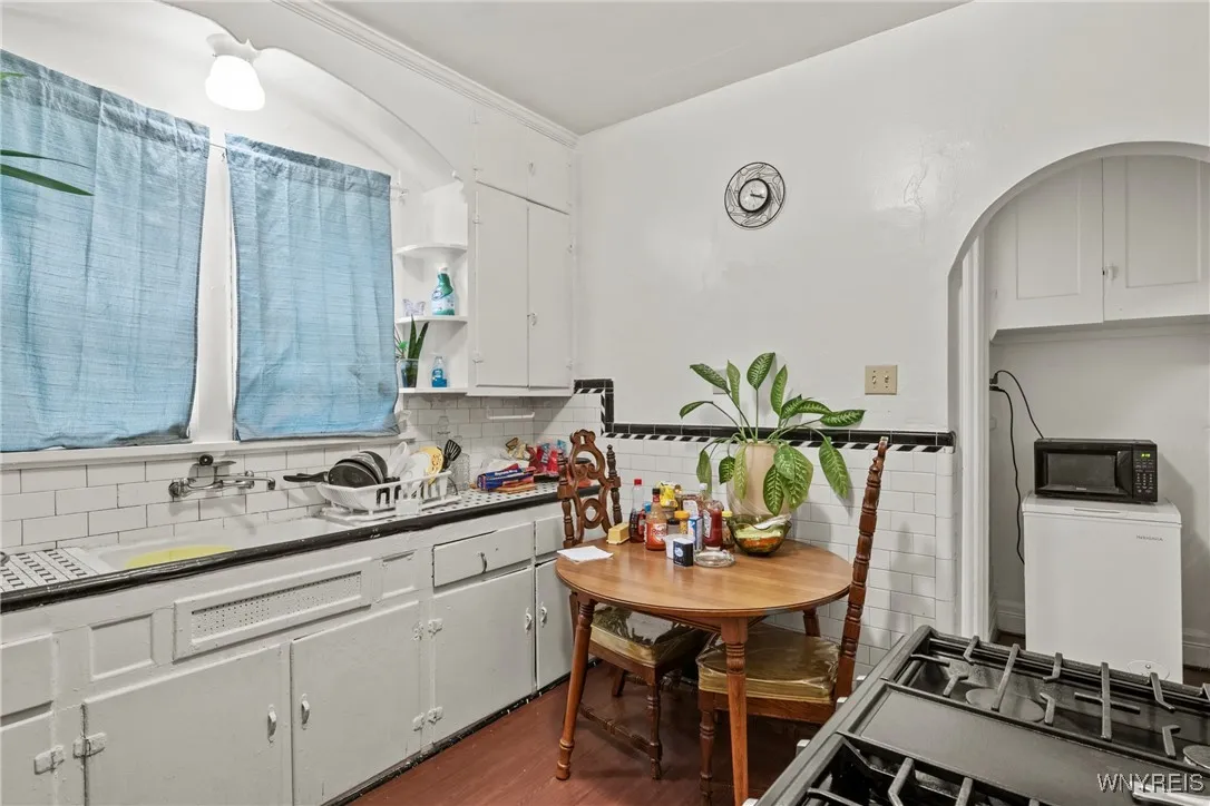 217 East Utica Street S, Buffalo, New York 14208, Buffalo, New York 14208, 6 Bedrooms Bedrooms, ,4 BathroomsBathrooms,Residential,For Sale,217 East Utica Street S, Buffalo, New York 14208,B1624401