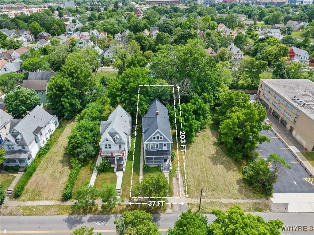 217 East Utica Street S, Buffalo, New York 14208, Buffalo, New York 14208, 6 Bedrooms Bedrooms, ,4 BathroomsBathrooms,Residential,For Sale,217 East Utica Street S, Buffalo, New York 14208,B1624401