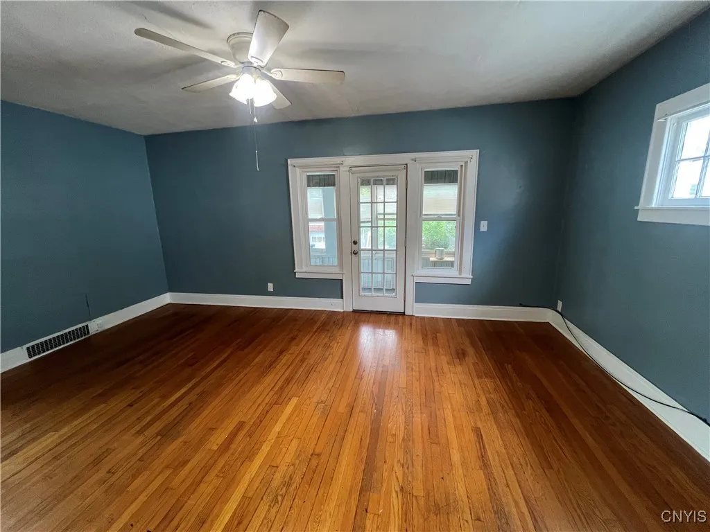 526 Boyden Street, Syracuse, New York 13206, Syracuse, New York 13206, 2 Bedrooms Bedrooms, 5 Rooms Rooms,1 BathroomBathrooms,Residential Lease,For Rent,526 Boyden Street, Syracuse, New York 13206,S1623531