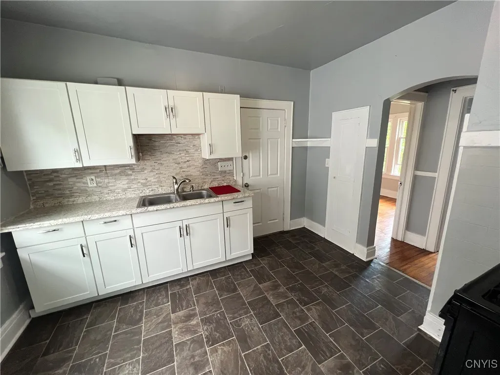 526 Boyden Street, Syracuse, New York 13206, Syracuse, New York 13206, 2 Bedrooms Bedrooms, 5 Rooms Rooms,1 BathroomBathrooms,Residential Lease,For Rent,526 Boyden Street, Syracuse, New York 13206,S1623531