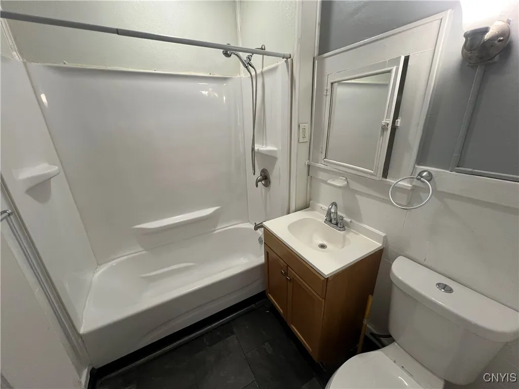 526 Boyden Street, Syracuse, New York 13206, Syracuse, New York 13206, 2 Bedrooms Bedrooms, 5 Rooms Rooms,1 BathroomBathrooms,Residential Lease,For Rent,526 Boyden Street, Syracuse, New York 13206,S1623531