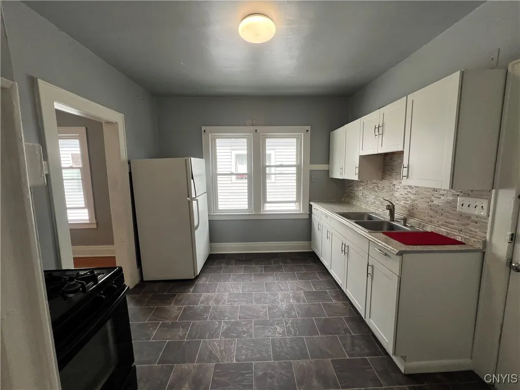 526 Boyden Street, Syracuse, New York 13206, Syracuse, New York 13206, 2 Bedrooms Bedrooms, 5 Rooms Rooms,1 BathroomBathrooms,Residential Lease,For Rent,526 Boyden Street, Syracuse, New York 13206,S1623531