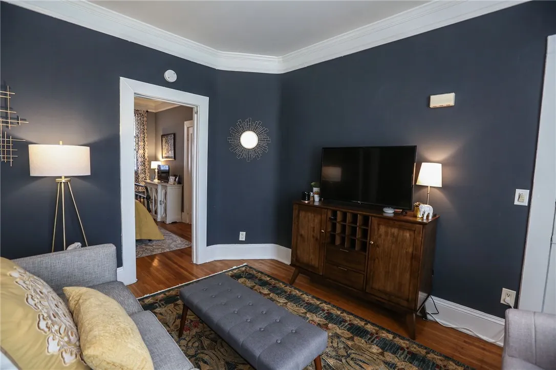 17 Russell Street 11, Rochester, New York 14607, Rochester, New York 14607, 1 Bedroom Bedrooms, 5 Rooms Rooms,1 BathroomBathrooms,Residential Lease,For Rent,17 Russell Street 11, Rochester, New York 14607,R1624296