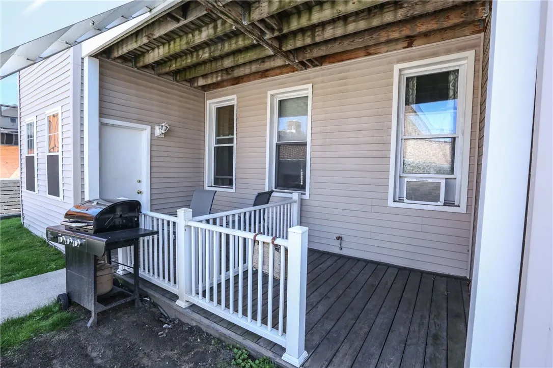 17 Russell Street 11, Rochester, New York 14607, Rochester, New York 14607, 1 Bedroom Bedrooms, 5 Rooms Rooms,1 BathroomBathrooms,Residential Lease,For Rent,17 Russell Street 11, Rochester, New York 14607,R1624296