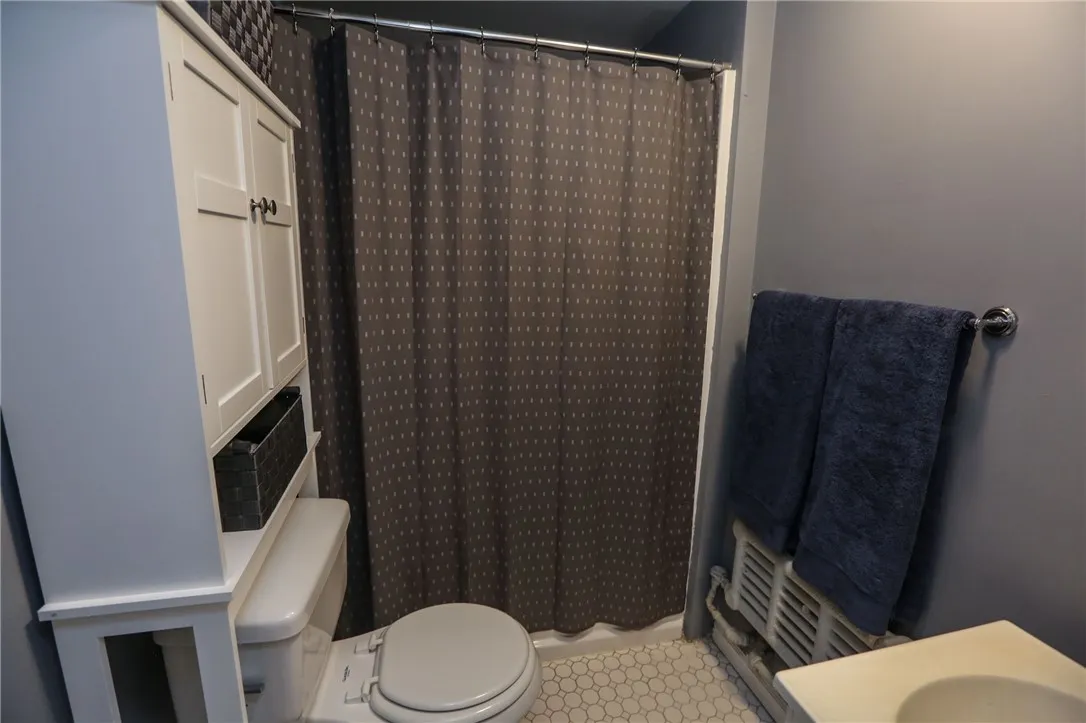 17 Russell Street 11, Rochester, New York 14607, Rochester, New York 14607, 1 Bedroom Bedrooms, 5 Rooms Rooms,1 BathroomBathrooms,Residential Lease,For Rent,17 Russell Street 11, Rochester, New York 14607,R1624296