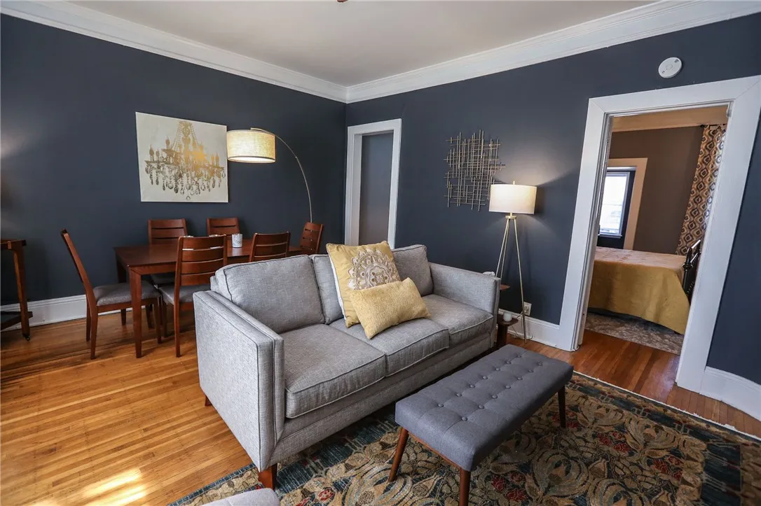 17 Russell Street 11, Rochester, New York 14607, Rochester, New York 14607, 1 Bedroom Bedrooms, 5 Rooms Rooms,1 BathroomBathrooms,Residential Lease,For Rent,17 Russell Street 11, Rochester, New York 14607,R1624296