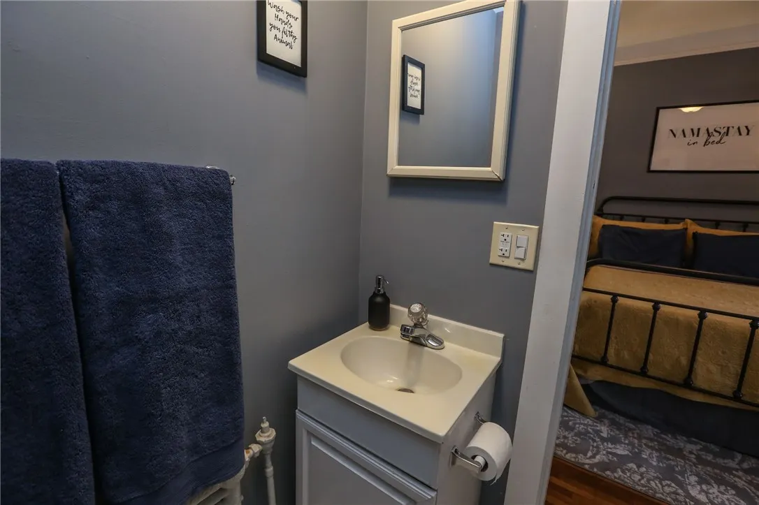 17 Russell Street 11, Rochester, New York 14607, Rochester, New York 14607, 1 Bedroom Bedrooms, 5 Rooms Rooms,1 BathroomBathrooms,Residential Lease,For Rent,17 Russell Street 11, Rochester, New York 14607,R1624296