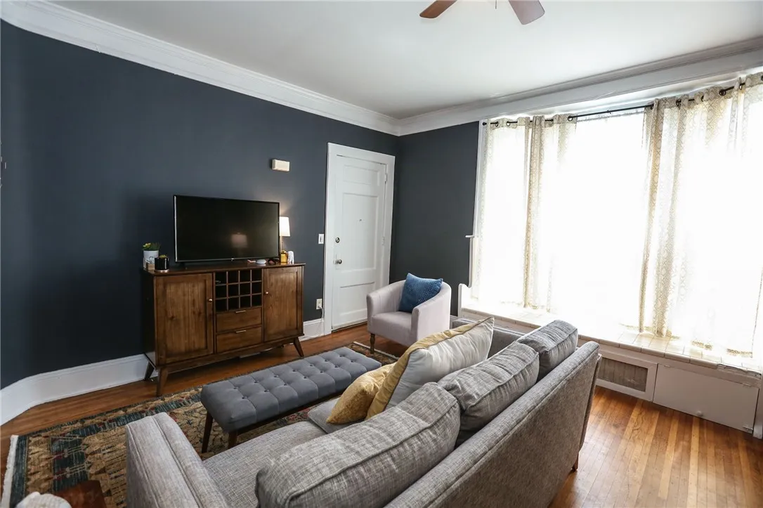 17 Russell Street 11, Rochester, New York 14607, Rochester, New York 14607, 1 Bedroom Bedrooms, 5 Rooms Rooms,1 BathroomBathrooms,Residential Lease,For Rent,17 Russell Street 11, Rochester, New York 14607,R1624296
