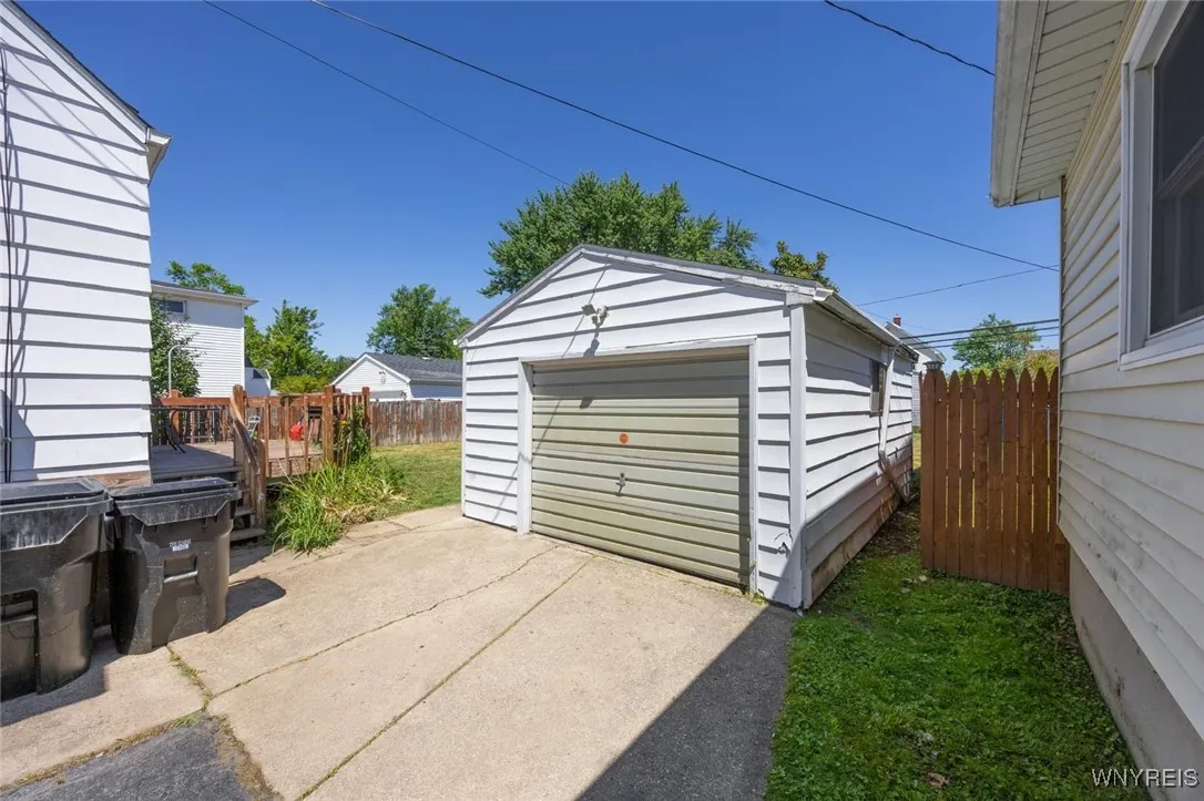 195 Parkhurst Boulevard, Tonawanda, New York 14223, Tonawanda, New York 14223, 3 Bedrooms Bedrooms, 6 Rooms Rooms,1 BathroomBathrooms,Residential,For Sale,195 Parkhurst Boulevard, Tonawanda, New York 14223,B1624005