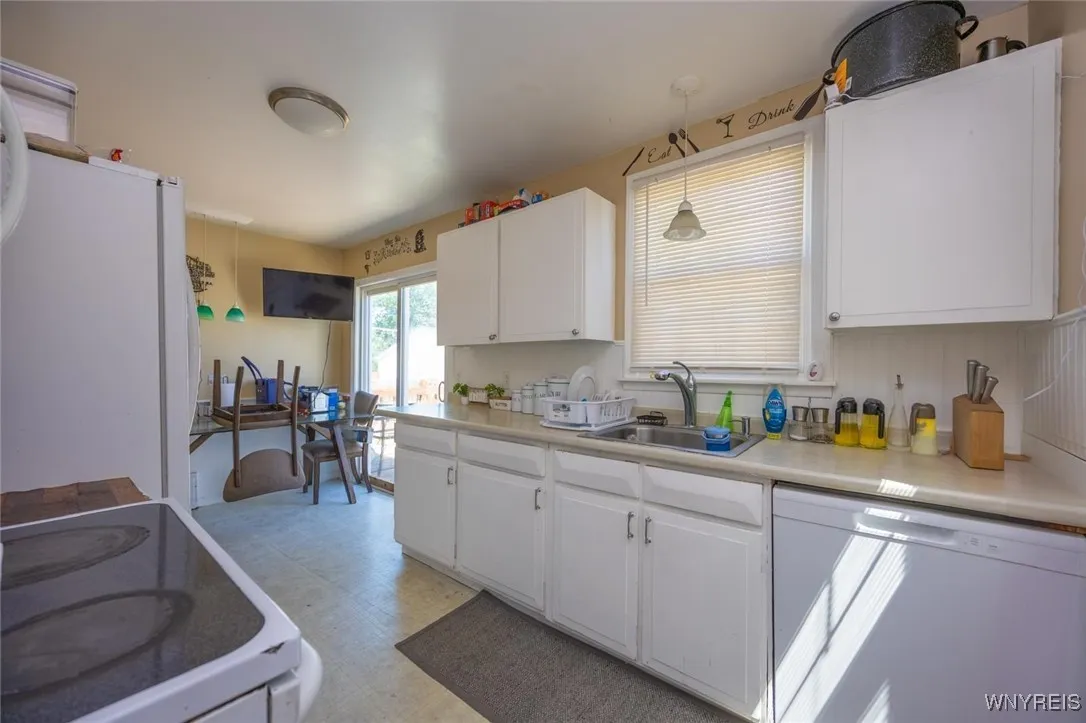 195 Parkhurst Boulevard, Tonawanda, New York 14223, Tonawanda, New York 14223, 3 Bedrooms Bedrooms, 6 Rooms Rooms,1 BathroomBathrooms,Residential,For Sale,195 Parkhurst Boulevard, Tonawanda, New York 14223,B1624005