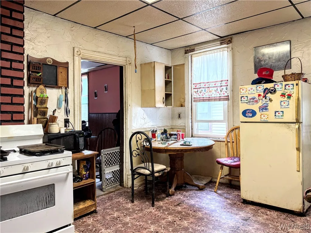 79 Hamburg Street, Buffalo, New York 14204, Buffalo, New York 14204, 9 Bedrooms Bedrooms, ,4 BathroomsBathrooms,Residential,For Sale,79 Hamburg Street, Buffalo, New York 14204,B1623528