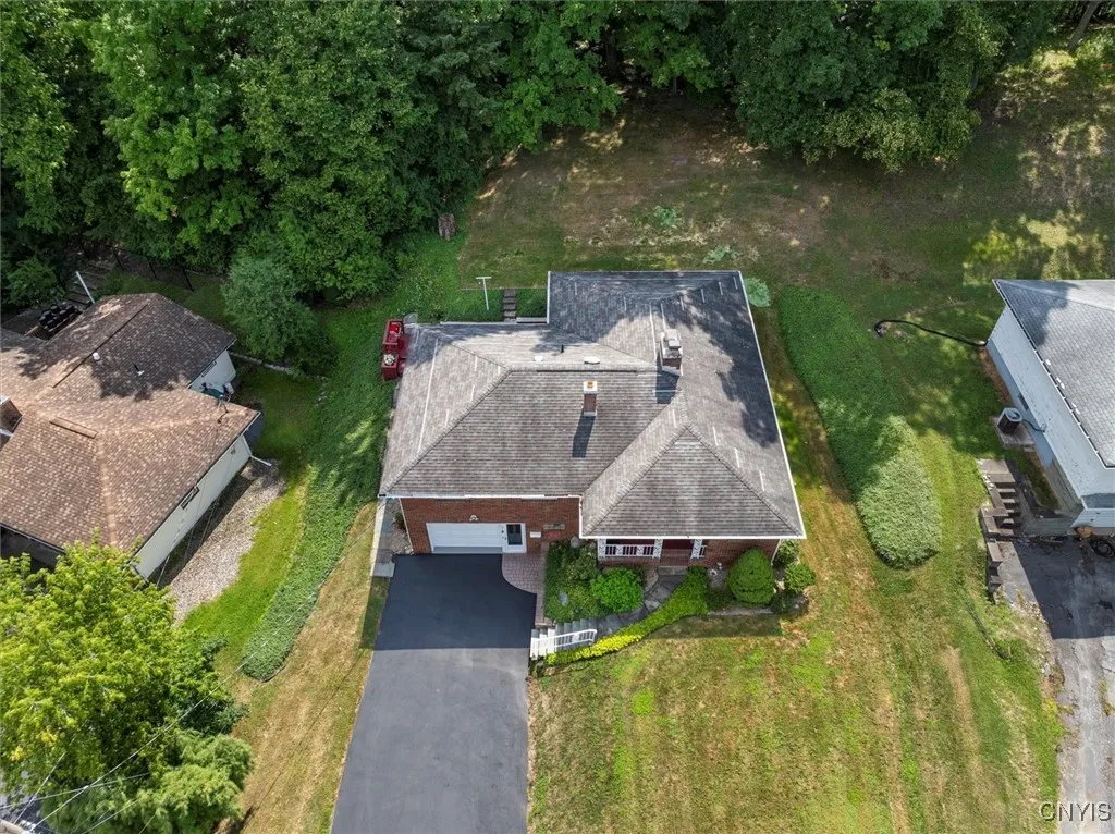 107 Huntshill Road, Geddes, New York 13209, Geddes, New York 13209, 3 Bedrooms Bedrooms, 7 Rooms Rooms,2 BathroomsBathrooms,Residential,Closed,107 Huntshill Road, Geddes, New York 13209,0,S1624144